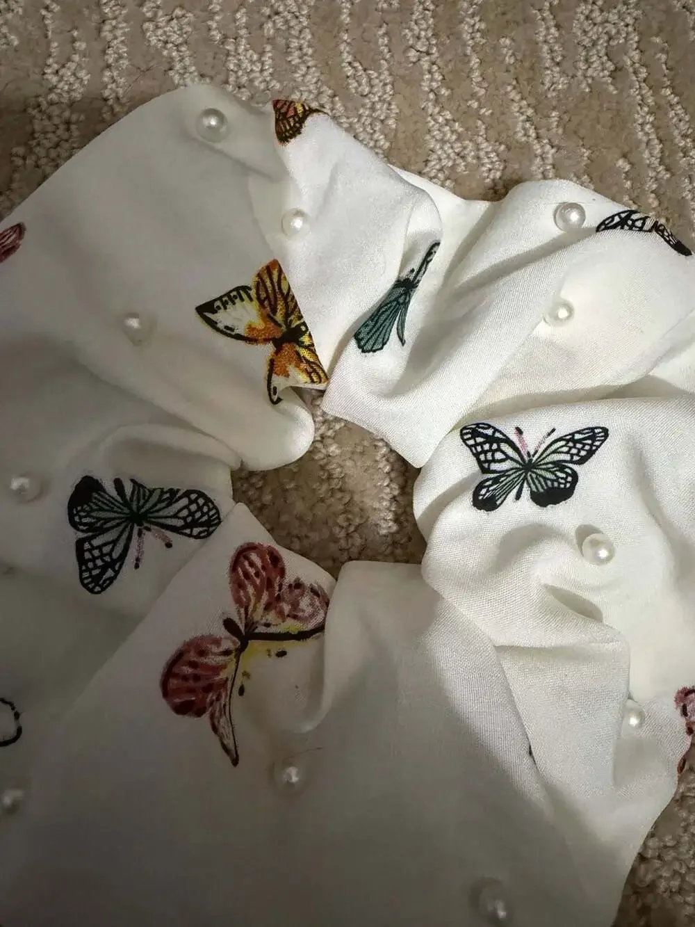 KAXI Butterfly Print Hair Scrunchie with Faux Pearl Embellishments